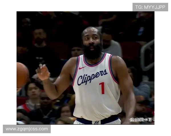 哈登半场表现亮眼三投两中助攻9次助力球队进攻展现全能风采